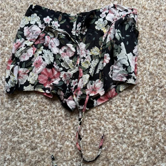 NWT Billabong Trippy Day Shorts Size small Tie Front Stretch New Black Floral - Picture 2 of 4